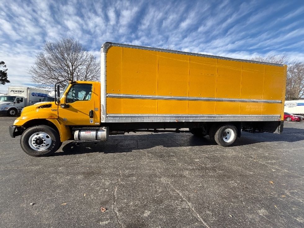 Medium Duty Box Truck-Light and Medium Duty Trucks-International-2021-MV607-Charlotte-NC-189,116\n\t\tmiles-$ 45,000 - Image 4
