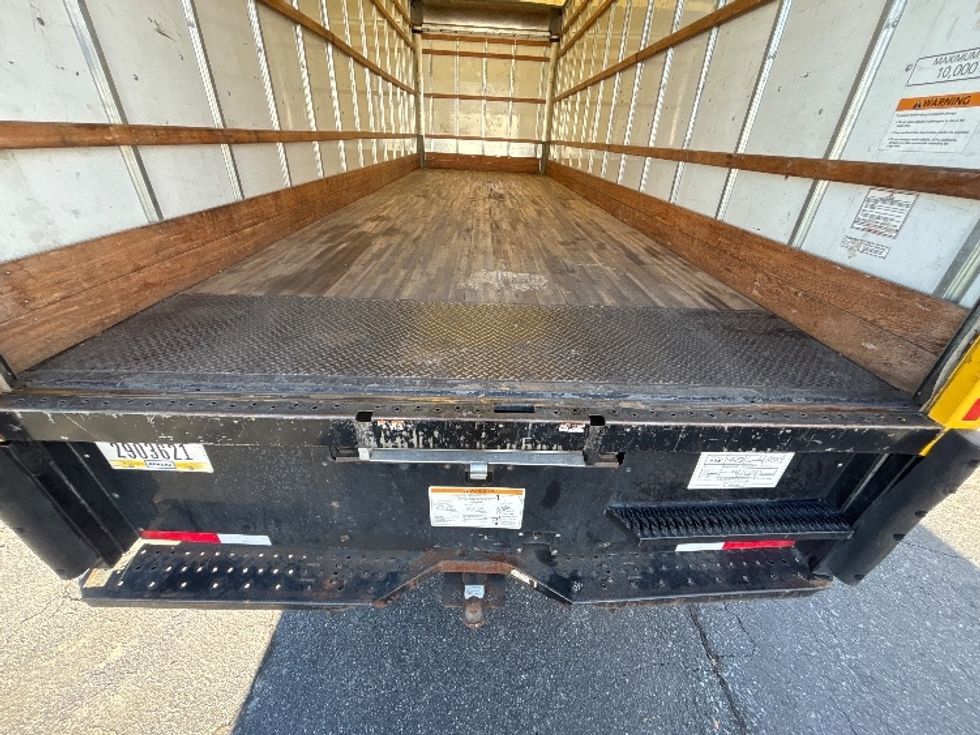 Medium Duty Box Truck-Light and Medium Duty Trucks-International-2021-MV607-Charlotte-NC-189,116\n\t\tmiles-$ 45,000 - Image 9