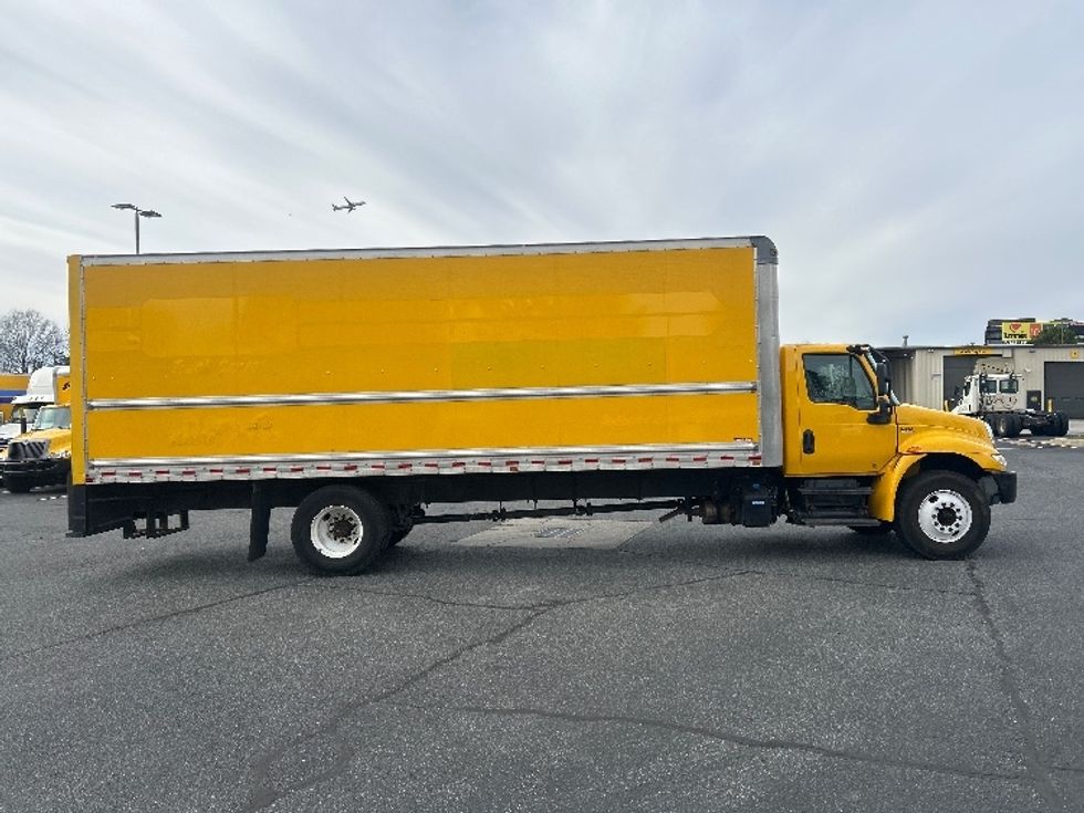 Medium Duty Box Truck-Light and Medium Duty Trucks-International-2021-MV607-Charlotte-NC-216,498\n\t\tmiles-$ 41,000 - Image 14
