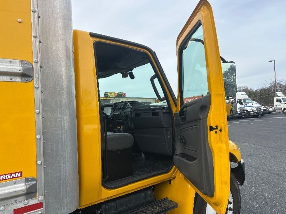 Medium Duty Box Truck-Light and Medium Duty Trucks-International-2021-MV607-Charlotte-NC-216,498\n\t\tmiles-$ 41,000 - Image 19