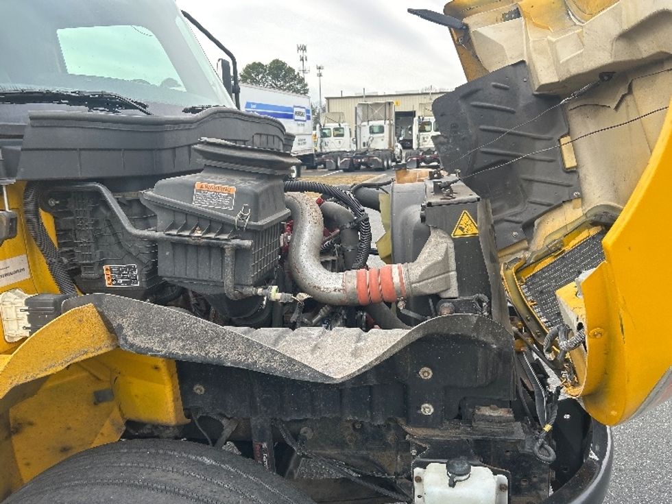 Medium Duty Box Truck-Light and Medium Duty Trucks-International-2021-MV607-Charlotte-NC-216,498\n\t\tmiles-$ 41,000 - Image 22