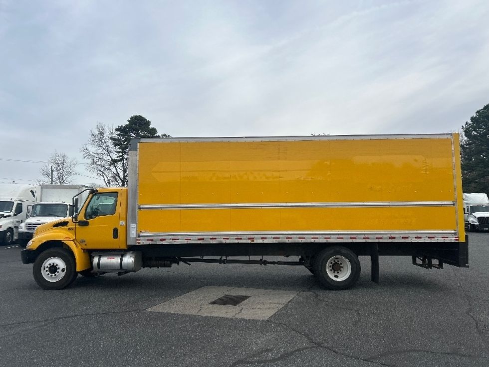 Medium Duty Box Truck-Light and Medium Duty Trucks-International-2021-MV607-Charlotte-NC-216,498\n\t\tmiles-$ 41,000 - Image 4
