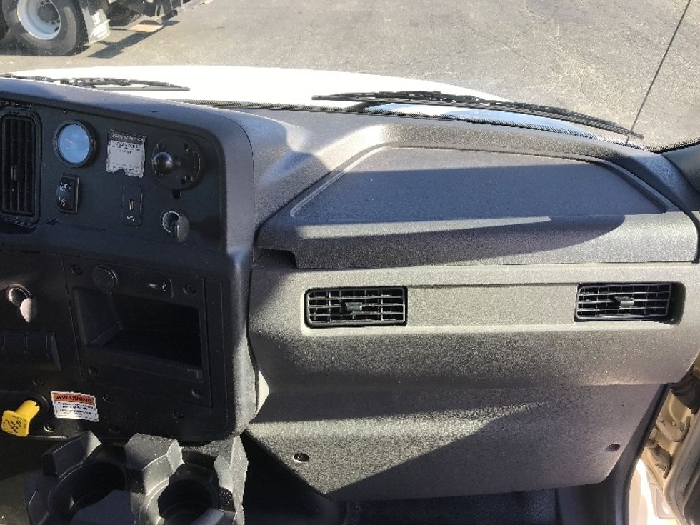 Medium Duty Box Truck-Light and Medium Duty Trucks-International-2021-MV607-Charlotte-NC-225,704\n\t\tmiles-$ 46,750 - Image 21