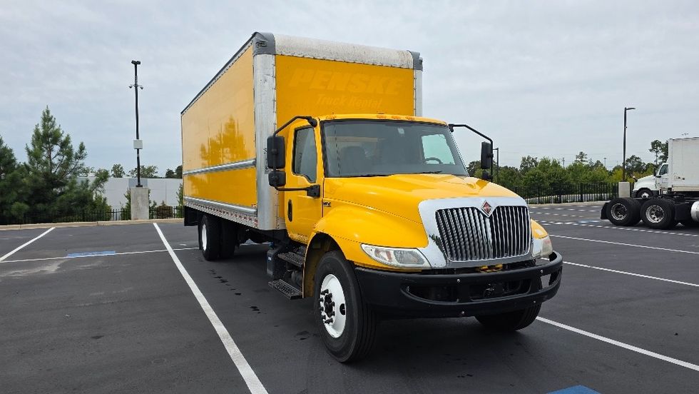 Medium Duty Box Truck-Light and Medium Duty Trucks-International-2021-MV607-Charlotte-NC-232,378\n\t\tmiles-$ 40,500 - Image 1