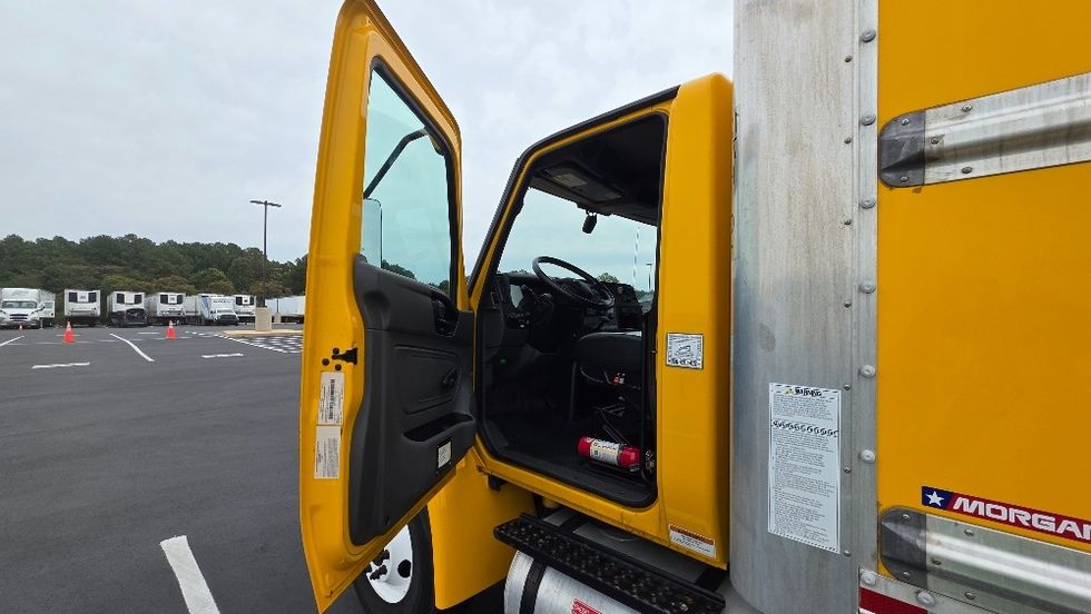 Medium Duty Box Truck-Light and Medium Duty Trucks-International-2021-MV607-Charlotte-NC-232,378\n\t\tmiles-$ 40,500 - Image 15