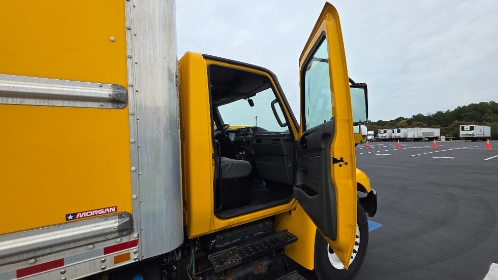 Medium Duty Box Truck-Light and Medium Duty Trucks-International-2021-MV607-Charlotte-NC-232,378\n\t\tmiles-$ 40,500 - Image 19
