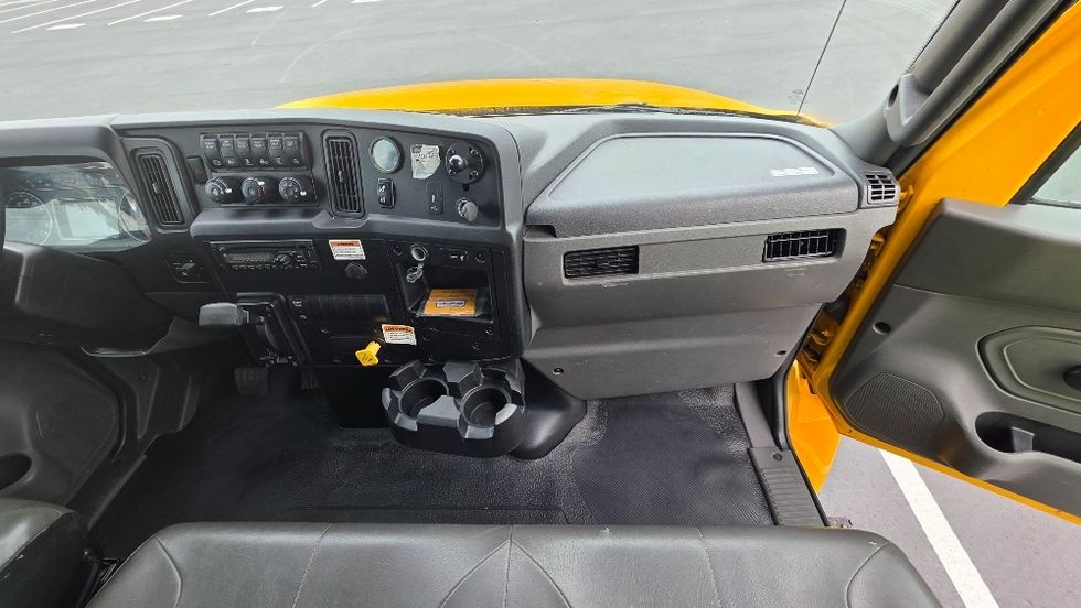 Medium Duty Box Truck-Light and Medium Duty Trucks-International-2021-MV607-Charlotte-NC-232,378\n\t\tmiles-$ 40,500 - Image 20