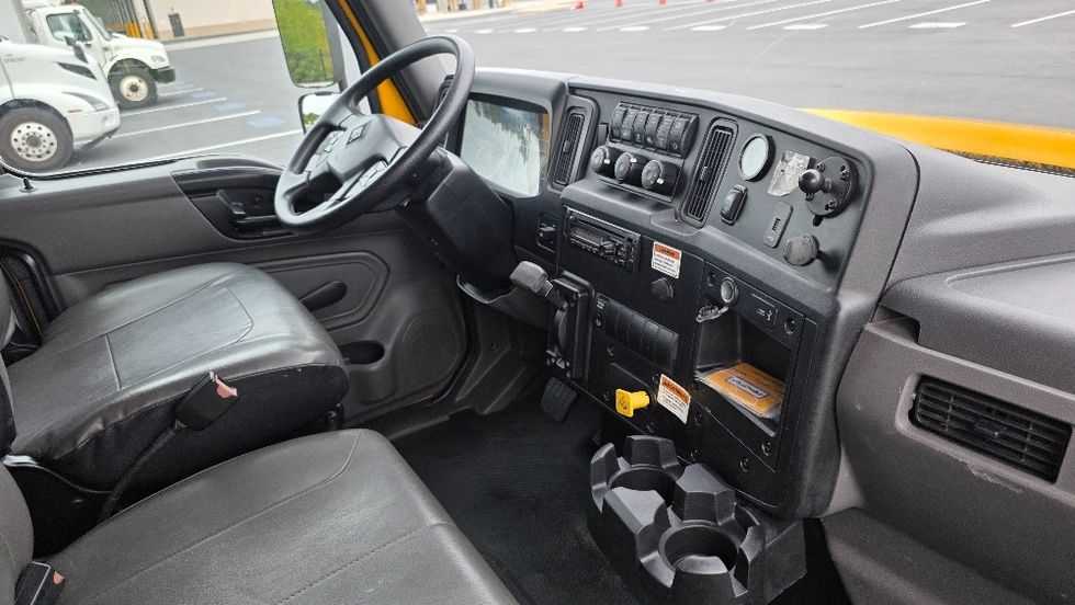 Medium Duty Box Truck-Light and Medium Duty Trucks-International-2021-MV607-Charlotte-NC-232,378\n\t\tmiles-$ 40,500 - Image 21