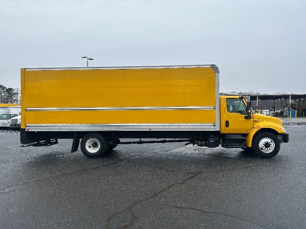 Medium Duty Box Truck-Light and Medium Duty Trucks-International-2021-MV607-Charlotte-NC-239,002\n\t\tmiles-$ 37,500 - Image 15