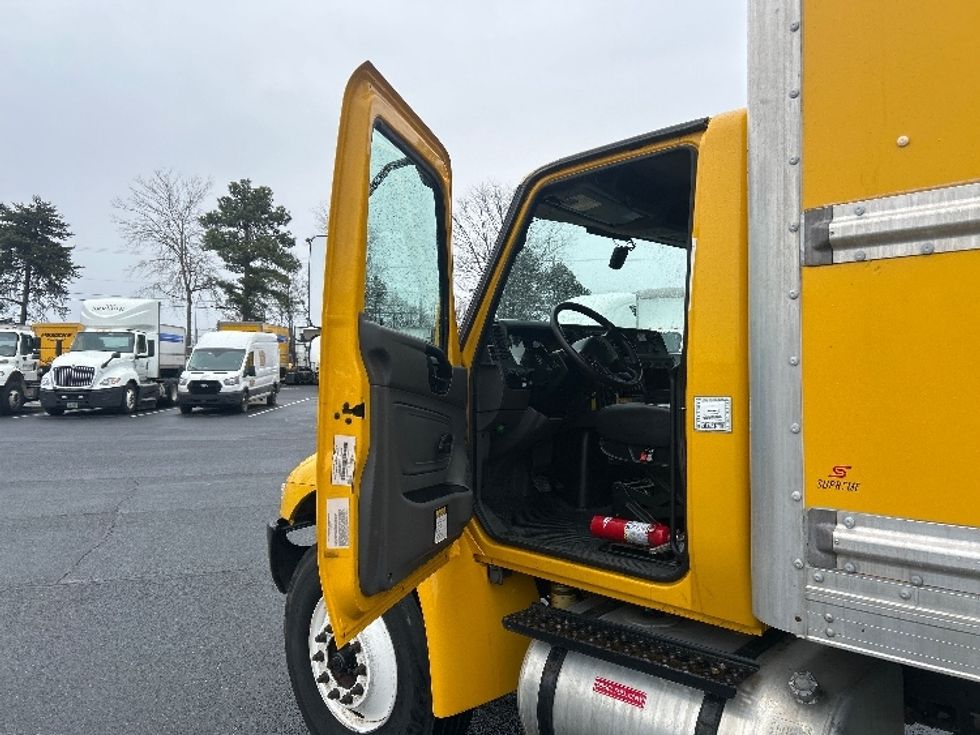 Medium Duty Box Truck-Light and Medium Duty Trucks-International-2021-MV607-Charlotte-NC-239,002\n\t\tmiles-$ 37,500 - Image 16