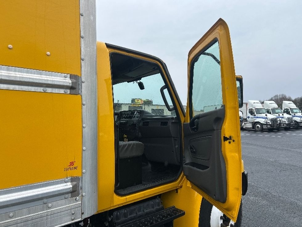 Medium Duty Box Truck-Light and Medium Duty Trucks-International-2021-MV607-Charlotte-NC-239,002\n\t\tmiles-$ 37,500 - Image 20