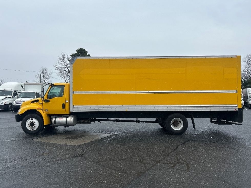 Medium Duty Box Truck-Light and Medium Duty Trucks-International-2021-MV607-Charlotte-NC-239,002\n\t\tmiles-$ 37,500 - Image 4
