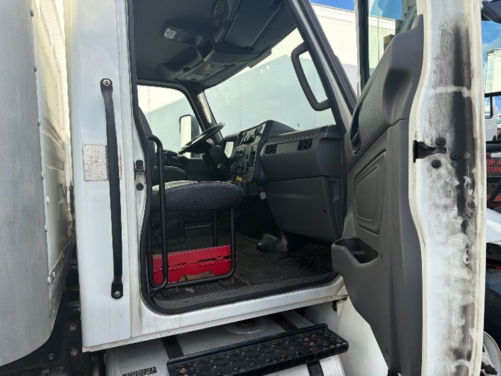 Medium Duty Box Truck-Light and Medium Duty Trucks-International-2021-MV607-Chicopee-MA-139,814\n\t\tmiles-$ 45,750 - Image 19