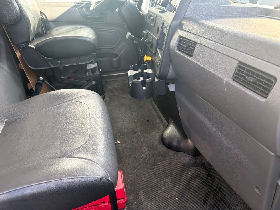 Medium Duty Box Truck-Light and Medium Duty Trucks-International-2021-MV607-Chicopee-MA-139,814\n\t\tmiles-$ 45,750 - Image 21