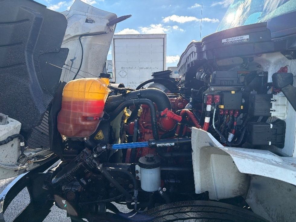 Medium Duty Box Truck-Light and Medium Duty Trucks-International-2021-MV607-Chicopee-MA-139,814\n\t\tmiles-$ 45,750 - Image 23