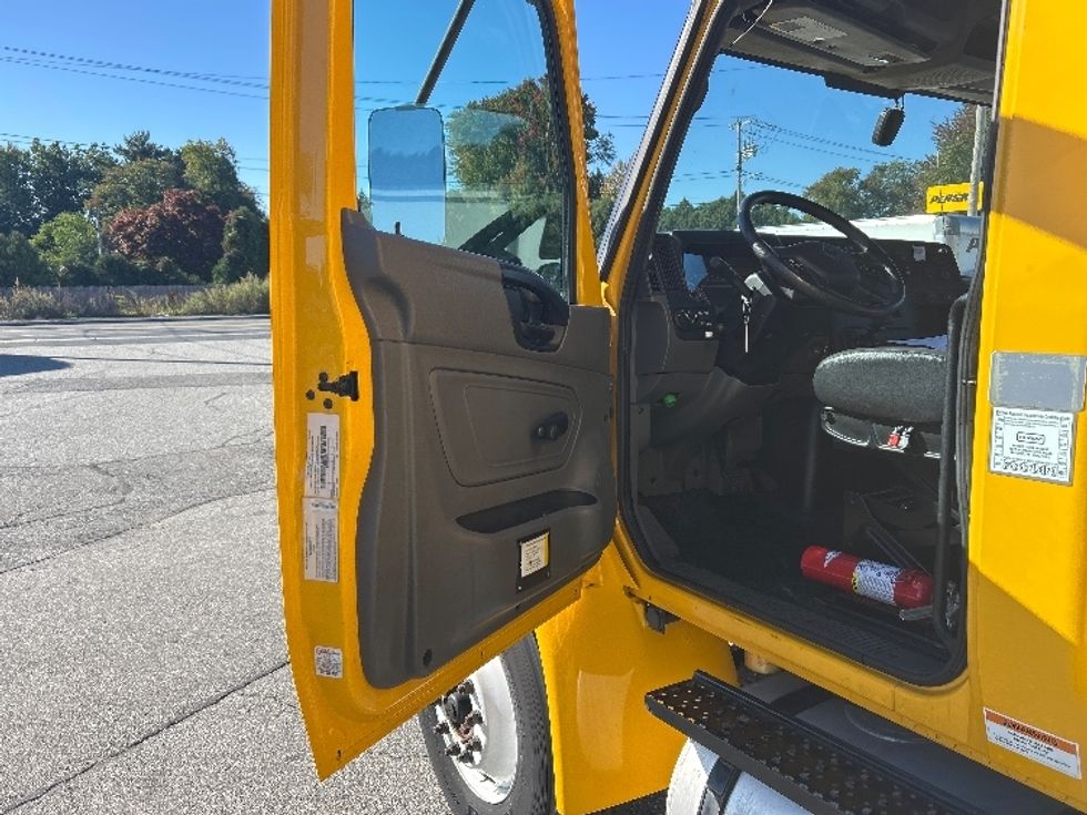 Medium Duty Box Truck-Light and Medium Duty Trucks-International-2021-MV607-Chicopee-MA-185,076\n\t\tmiles-$ 35,250 - Image 16