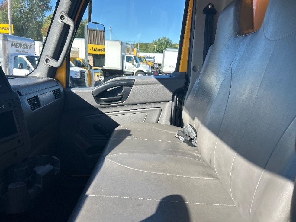 Medium Duty Box Truck-Light and Medium Duty Trucks-International-2021-MV607-Chicopee-MA-185,076\n\t\tmiles-$ 35,250 - Image 19