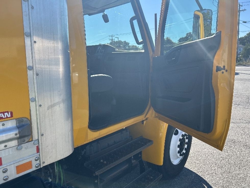 Medium Duty Box Truck-Light and Medium Duty Trucks-International-2021-MV607-Chicopee-MA-185,076\n\t\tmiles-$ 35,250 - Image 20