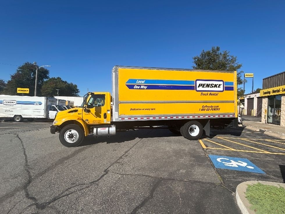 Medium Duty Box Truck-Light and Medium Duty Trucks-International-2021-MV607-Chicopee-MA-185,076\n\t\tmiles-$ 35,250 - Image 4