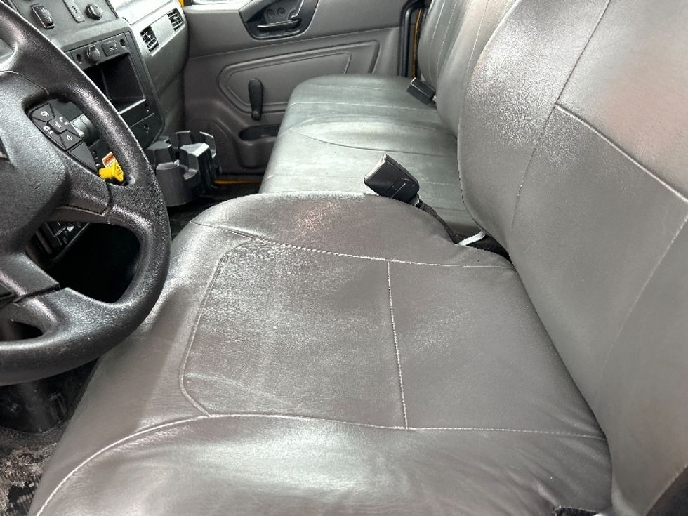 Medium Duty Box Truck-Light and Medium Duty Trucks-International-2021-MV607-Chicopee-MA-190,298\n\t\tmiles-$ 38,750 - Image 19