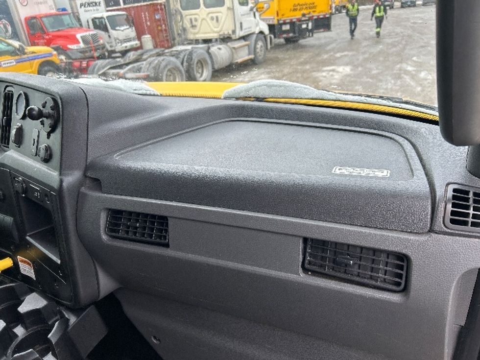 Medium Duty Box Truck-Light and Medium Duty Trucks-International-2021-MV607-Chicopee-MA-190,298\n\t\tmiles-$ 38,750 - Image 21