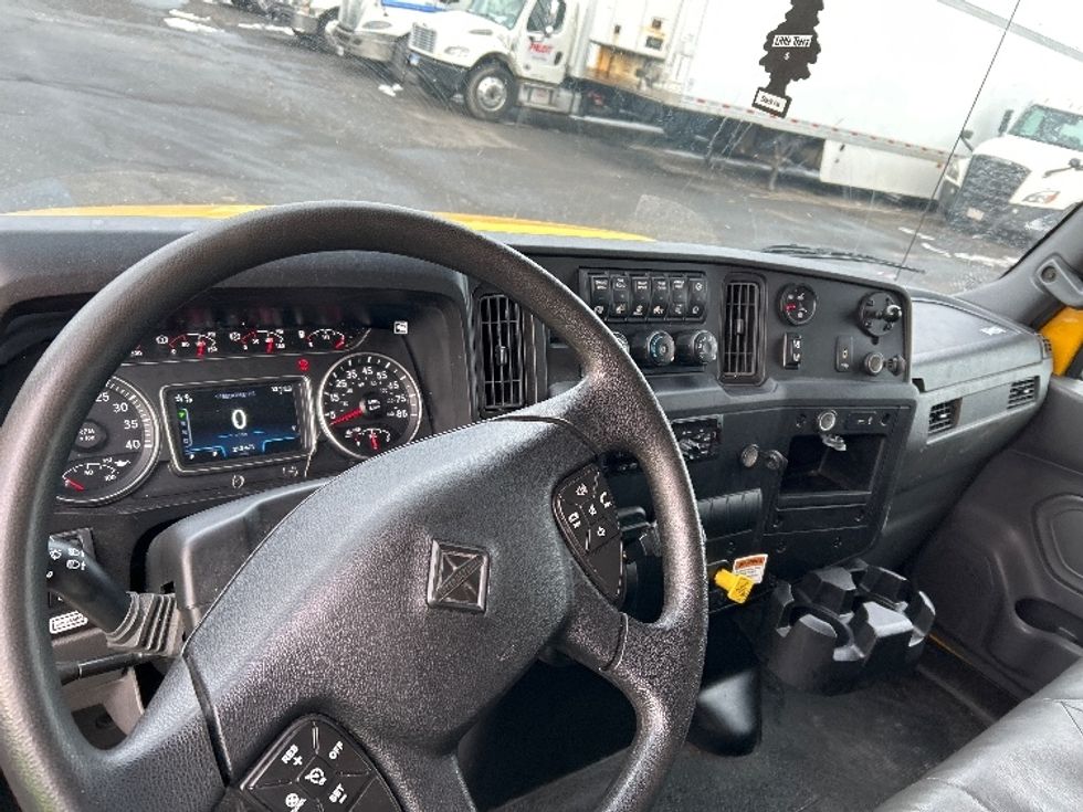 Medium Duty Box Truck-Light and Medium Duty Trucks-International-2021-MV607-Chicopee-MA-212,472\n\t\tmiles-$ 36,000 - Image 17