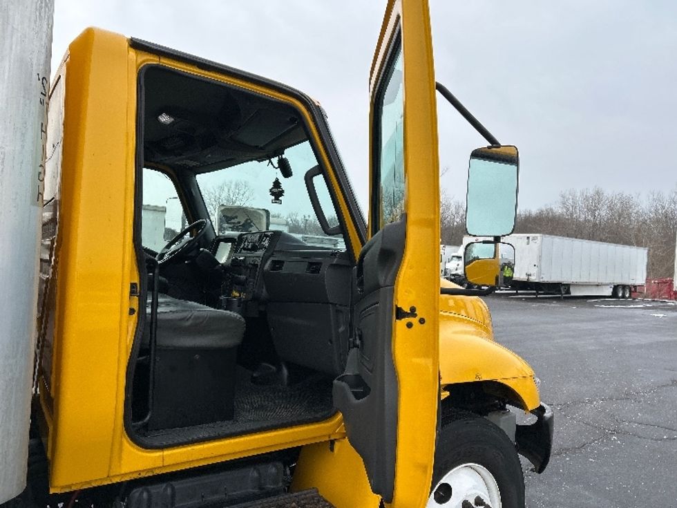 Medium Duty Box Truck-Light and Medium Duty Trucks-International-2021-MV607-Chicopee-MA-212,472\n\t\tmiles-$ 36,000 - Image 20