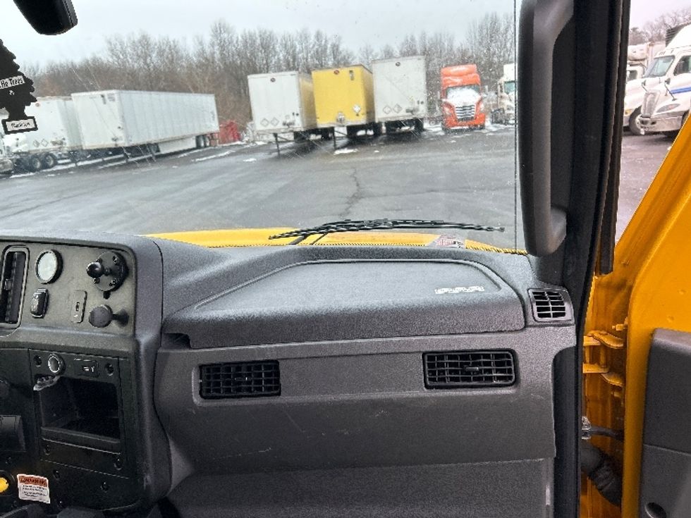 Medium Duty Box Truck-Light and Medium Duty Trucks-International-2021-MV607-Chicopee-MA-212,472\n\t\tmiles-$ 36,000 - Image 21