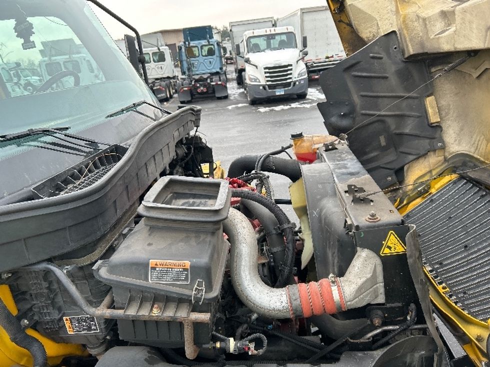 Medium Duty Box Truck-Light and Medium Duty Trucks-International-2021-MV607-Chicopee-MA-212,472\n\t\tmiles-$ 36,000 - Image 23