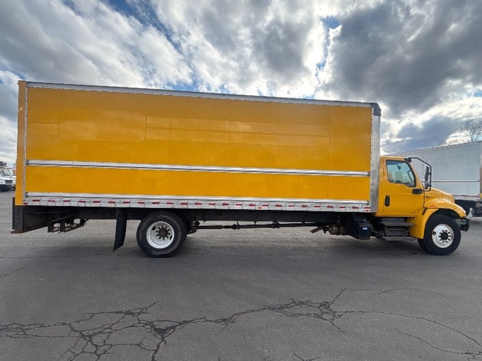 Medium Duty Box Truck-Light and Medium Duty Trucks-International-2021-MV607-Chicopee-MA-218,703\n\t\tmiles-$ 34,250 - Image 15