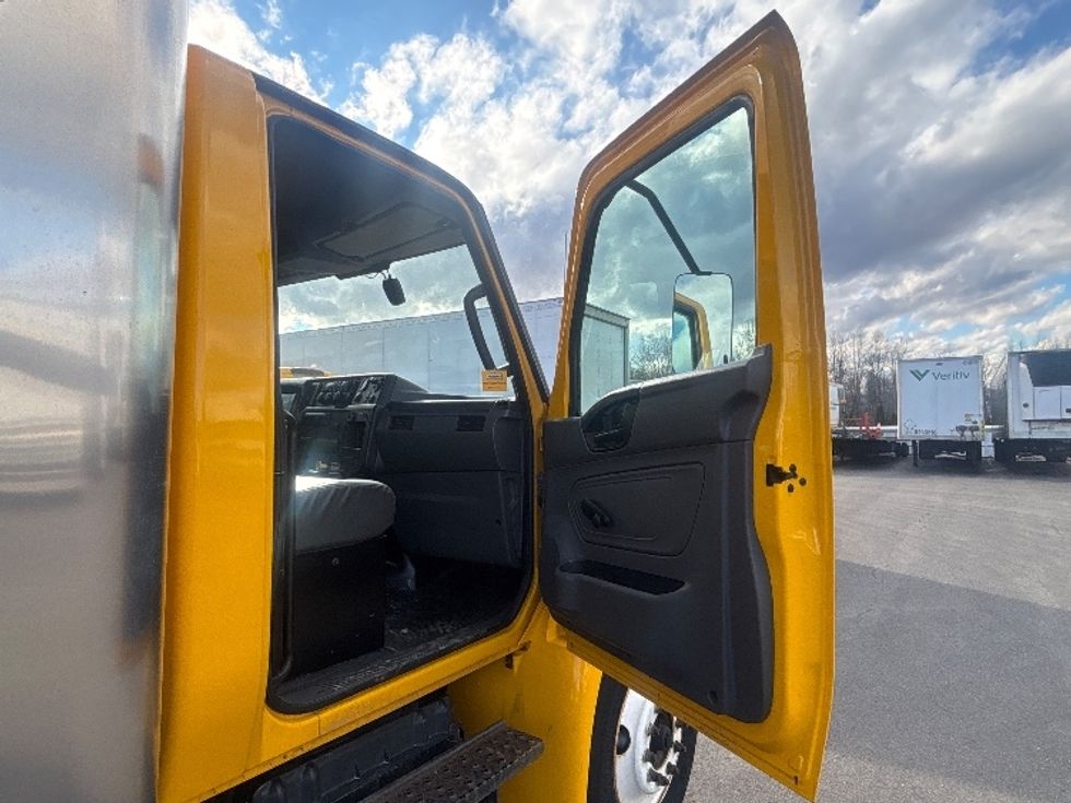 Medium Duty Box Truck-Light and Medium Duty Trucks-International-2021-MV607-Chicopee-MA-218,703\n\t\tmiles-$ 34,250 - Image 20