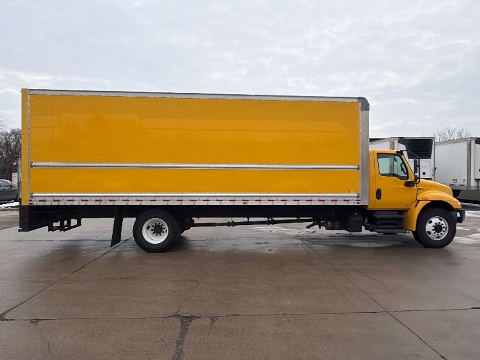 Medium Duty Box Truck-Light and Medium Duty Trucks-International-2021-MV607-Chicopee-MA-233,550\n\t\tmiles-$ 33,250 - Image 15