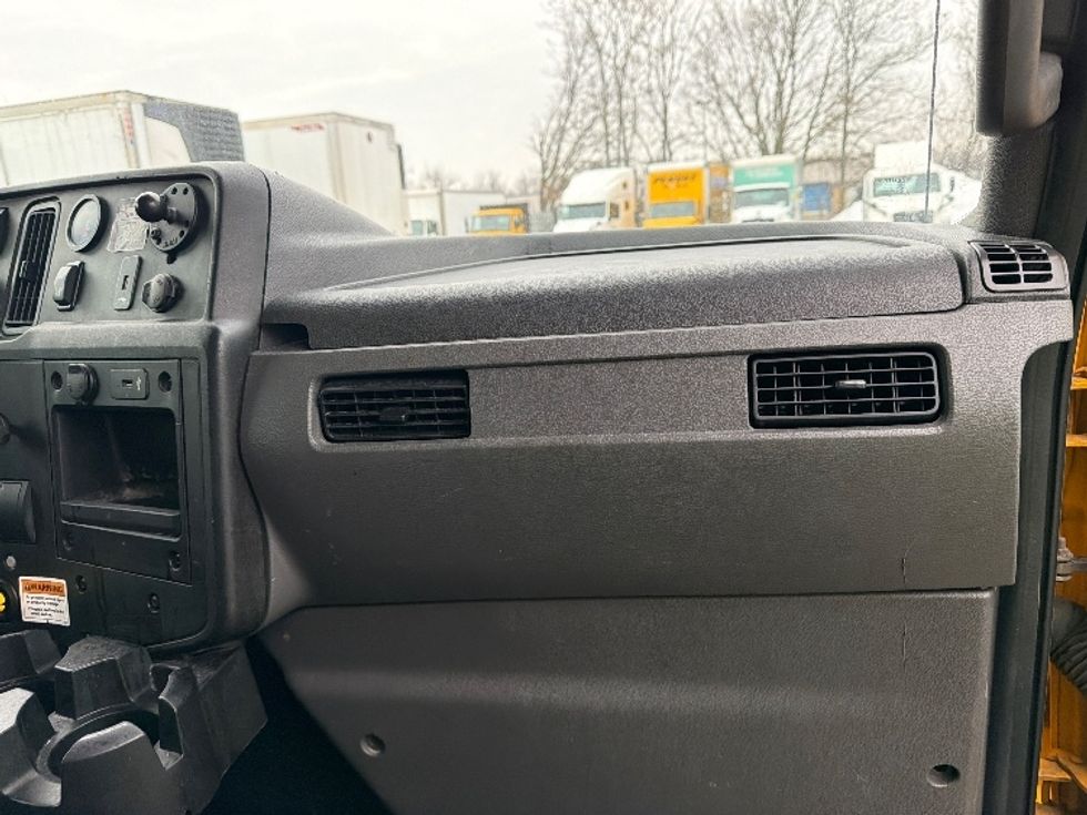 Medium Duty Box Truck-Light and Medium Duty Trucks-International-2021-MV607-Chicopee-MA-233,550\n\t\tmiles-$ 33,250 - Image 21