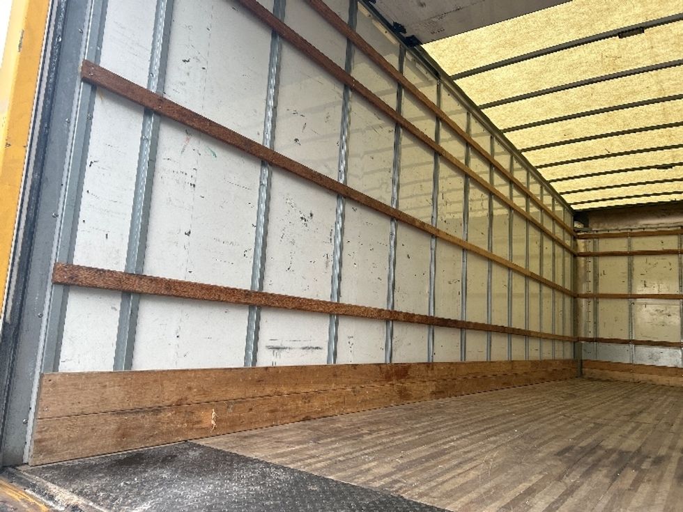 Medium Duty Box Truck-Light and Medium Duty Trucks-International-2021-MV607-Cincinnati-OH-211,323\n\t\tmiles-$ 40,750 - Image 11