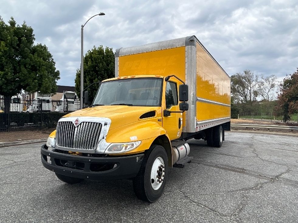 Medium Duty Box Truck-Light and Medium Duty Trucks-International-2021-MV607-Cincinnati-OH-211,323\n\t\tmiles-$ 40,750 - Image 3