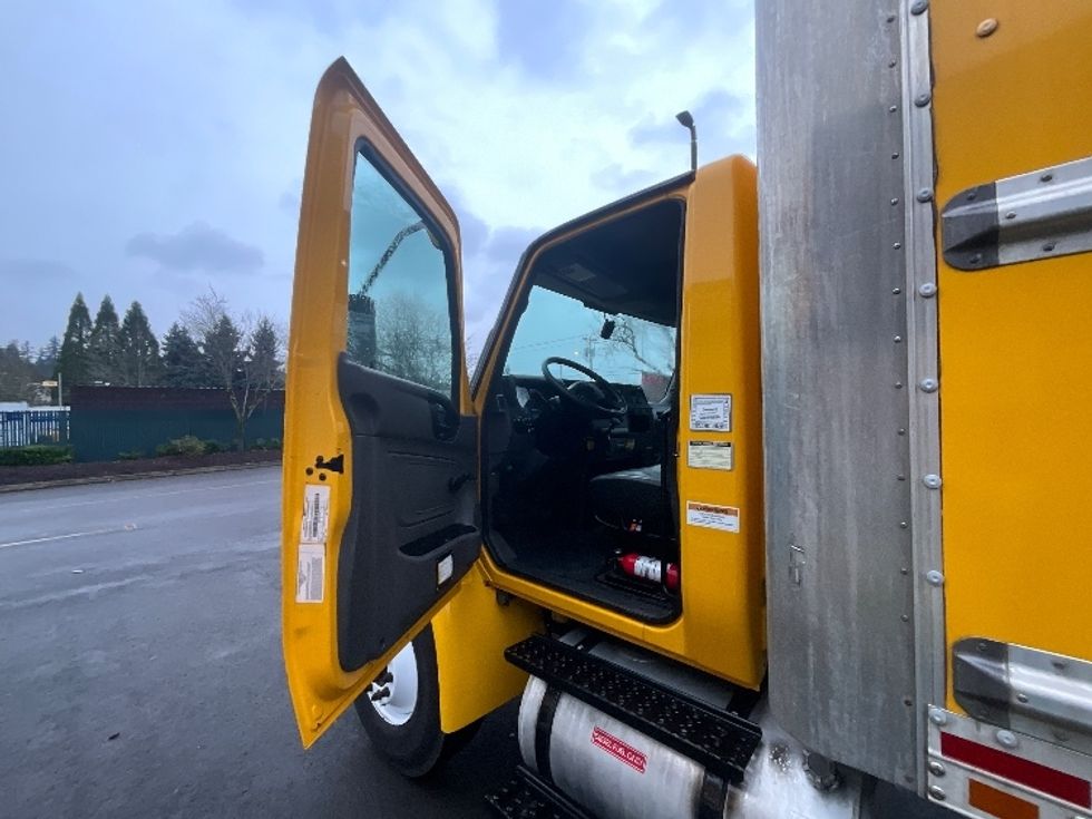 Medium Duty Box Truck-Light and Medium Duty Trucks-International-2021-MV607-Clackamas-OR-189,817\n\t\tmiles-$ 43,750 - Image 14