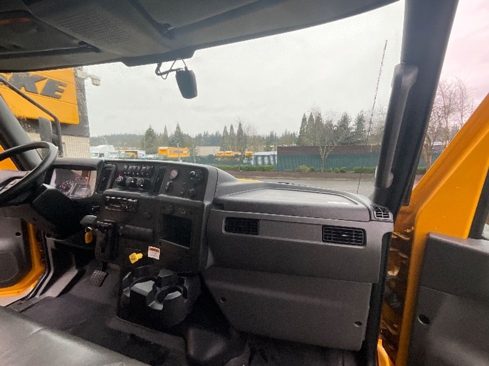 Medium Duty Box Truck-Light and Medium Duty Trucks-International-2021-MV607-Clackamas-OR-189,817\n\t\tmiles-$ 43,750 - Image 19