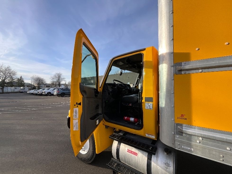 Medium Duty Box Truck-Light and Medium Duty Trucks-International-2021-MV607-Clackamas-OR-196,998\n\t\tmiles-$ 42,750 - Image 14