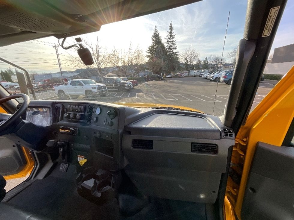 Medium Duty Box Truck-Light and Medium Duty Trucks-International-2021-MV607-Clackamas-OR-196,998\n\t\tmiles-$ 42,750 - Image 19