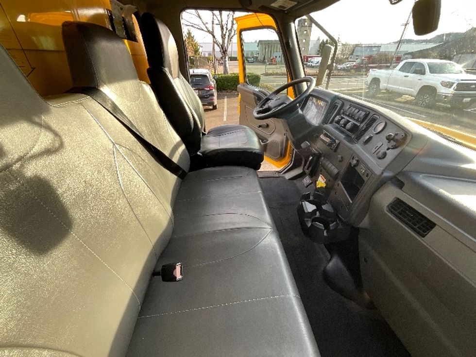 Medium Duty Box Truck-Light and Medium Duty Trucks-International-2021-MV607-Clackamas-OR-196,998\n\t\tmiles-$ 42,750 - Image 20