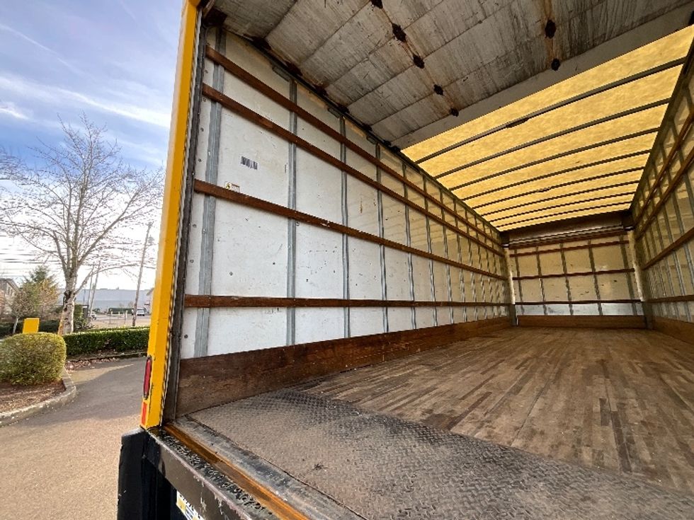 Medium Duty Box Truck-Light and Medium Duty Trucks-International-2021-MV607-Clackamas-OR-196,998\n\t\tmiles-$ 42,750 - Image 9