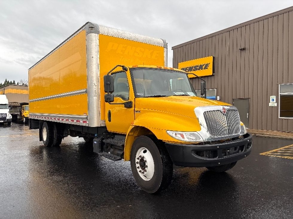 Medium Duty Box Truck-Light and Medium Duty Trucks-International-2021-MV607-Clackamas-OR-218,169\n\t\tmiles-$ 39,750 - Image 1