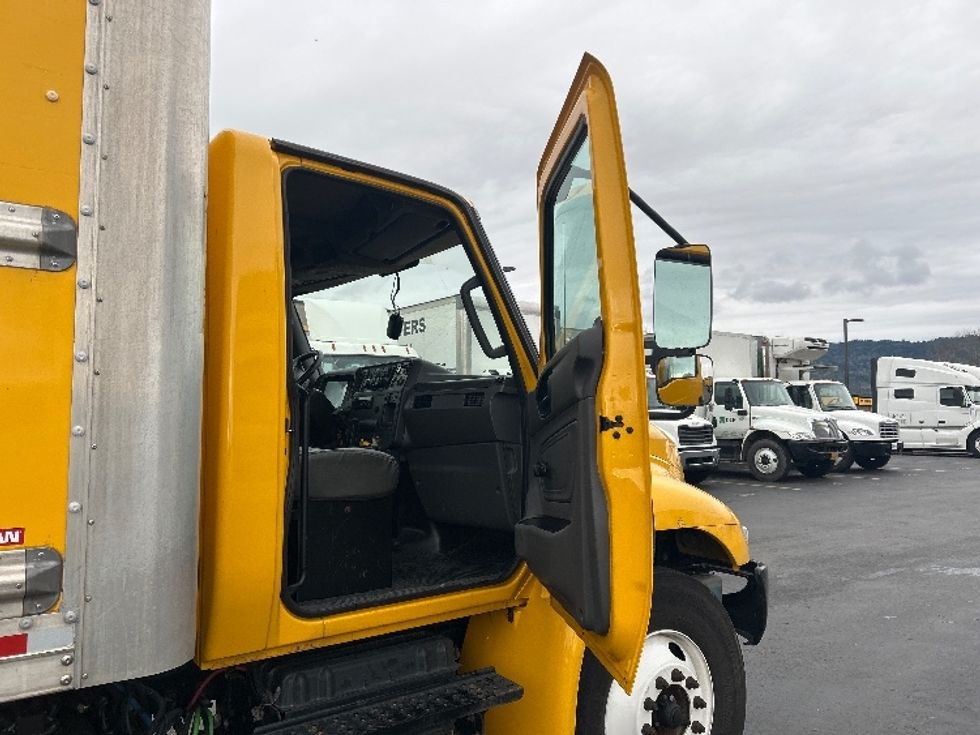 Medium Duty Box Truck-Light and Medium Duty Trucks-International-2021-MV607-Clackamas-OR-218,169\n\t\tmiles-$ 39,750 - Image 19