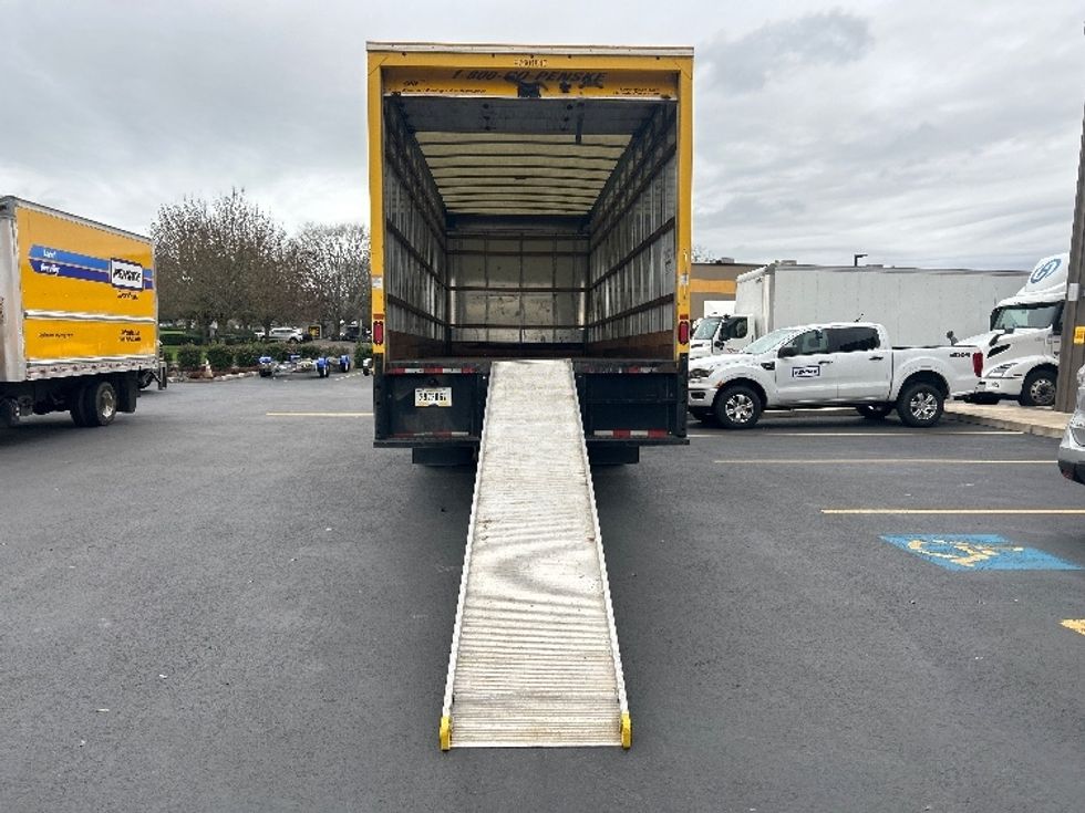 Medium Duty Box Truck-Light and Medium Duty Trucks-International-2021-MV607-Clackamas-OR-218,169\n\t\tmiles-$ 39,750 - Image 9