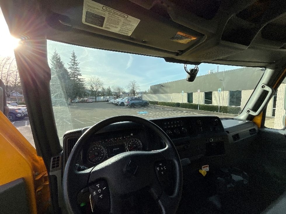 Medium Duty Box Truck-Light and Medium Duty Trucks-International-2021-MV607-Clackamas-OR-243,011\n\t\tmiles-$ 34,250 - Image 16