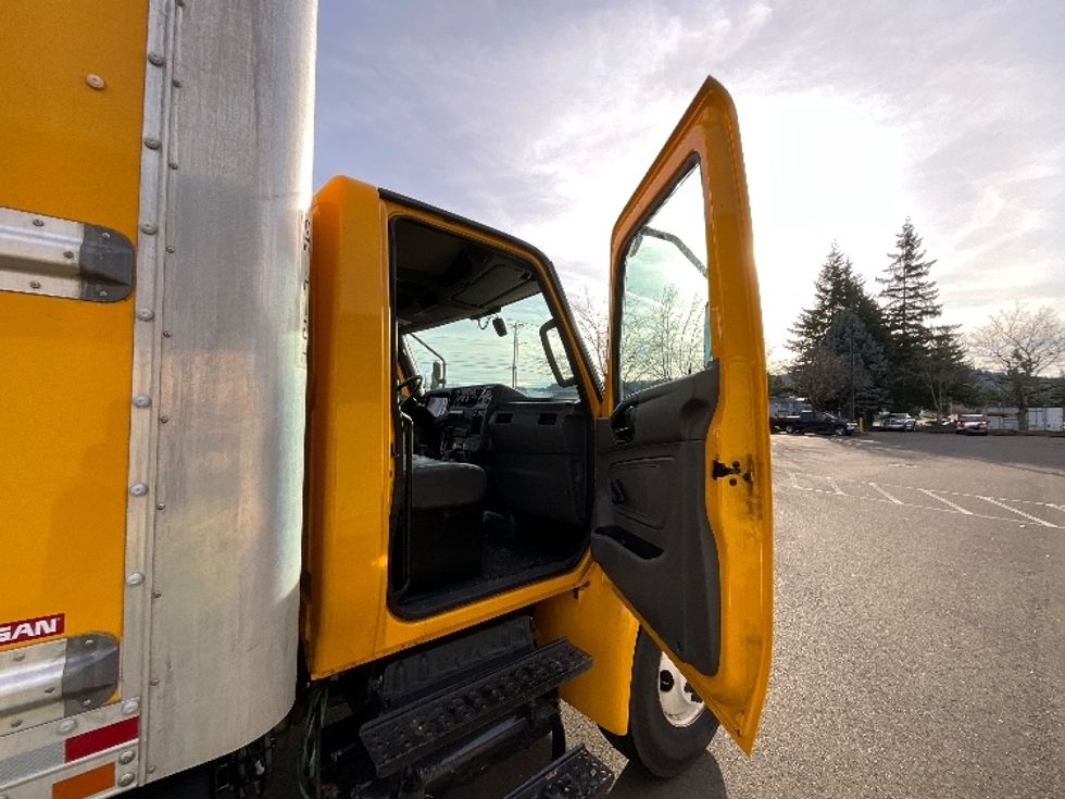 Medium Duty Box Truck-Light and Medium Duty Trucks-International-2021-MV607-Clackamas-OR-243,011\n\t\tmiles-$ 34,250 - Image 18