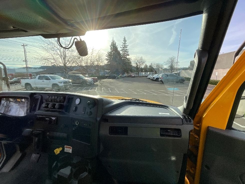 Medium Duty Box Truck-Light and Medium Duty Trucks-International-2021-MV607-Clackamas-OR-243,011\n\t\tmiles-$ 34,250 - Image 19