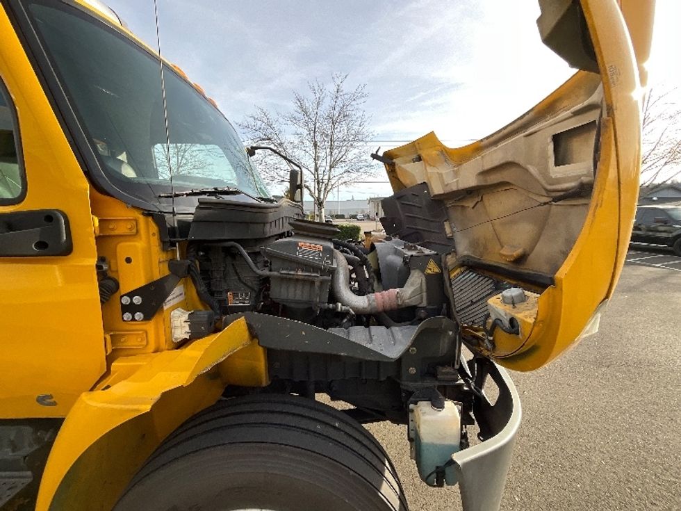 Medium Duty Box Truck-Light and Medium Duty Trucks-International-2021-MV607-Clackamas-OR-243,011\n\t\tmiles-$ 34,250 - Image 21