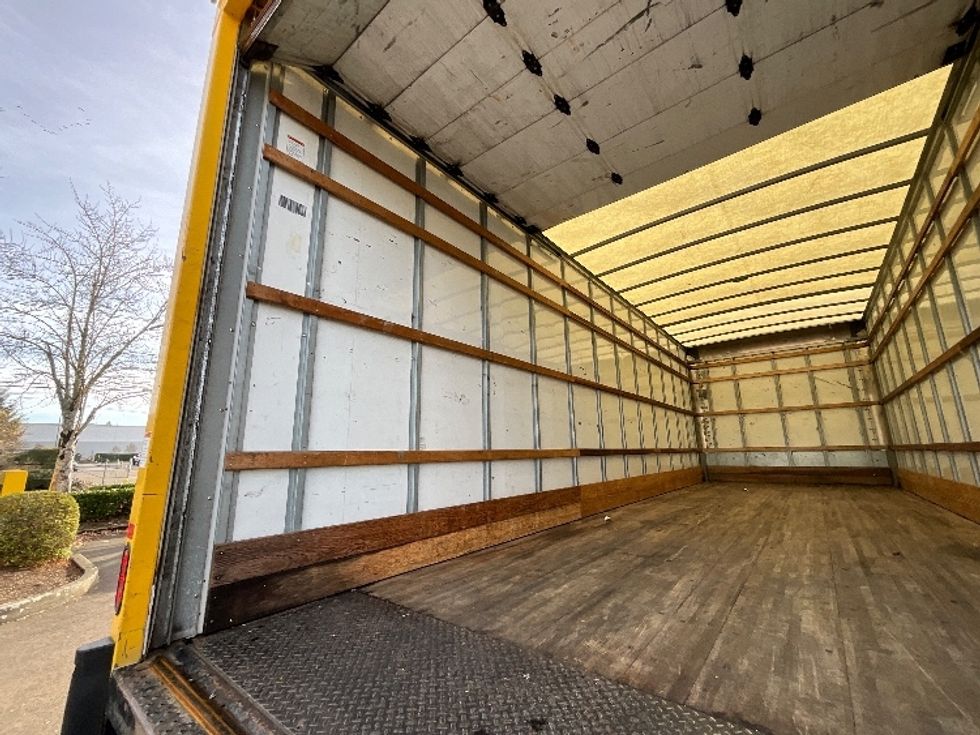 Medium Duty Box Truck-Light and Medium Duty Trucks-International-2021-MV607-Clackamas-OR-243,011\n\t\tmiles-$ 34,250 - Image 9