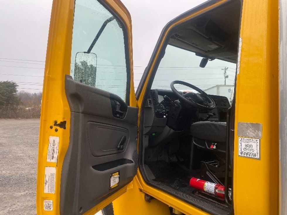 Medium Duty Box Truck-Light and Medium Duty Trucks-International-2021-MV607-Cleveland-TN-178,808\n\t\tmiles-$ 48,500 - Image 16